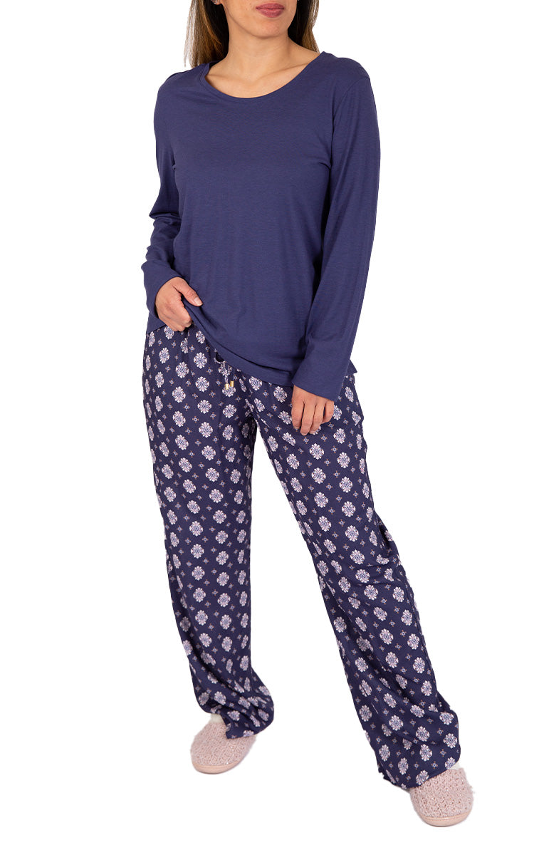 lady wearing Hanro Modal pyjama in purple Australia