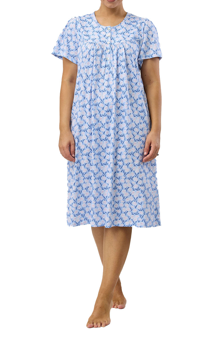 Schrank 100% Cotton Jersey Nightgown with Short Sleeve in Blue Daisies SK318D5