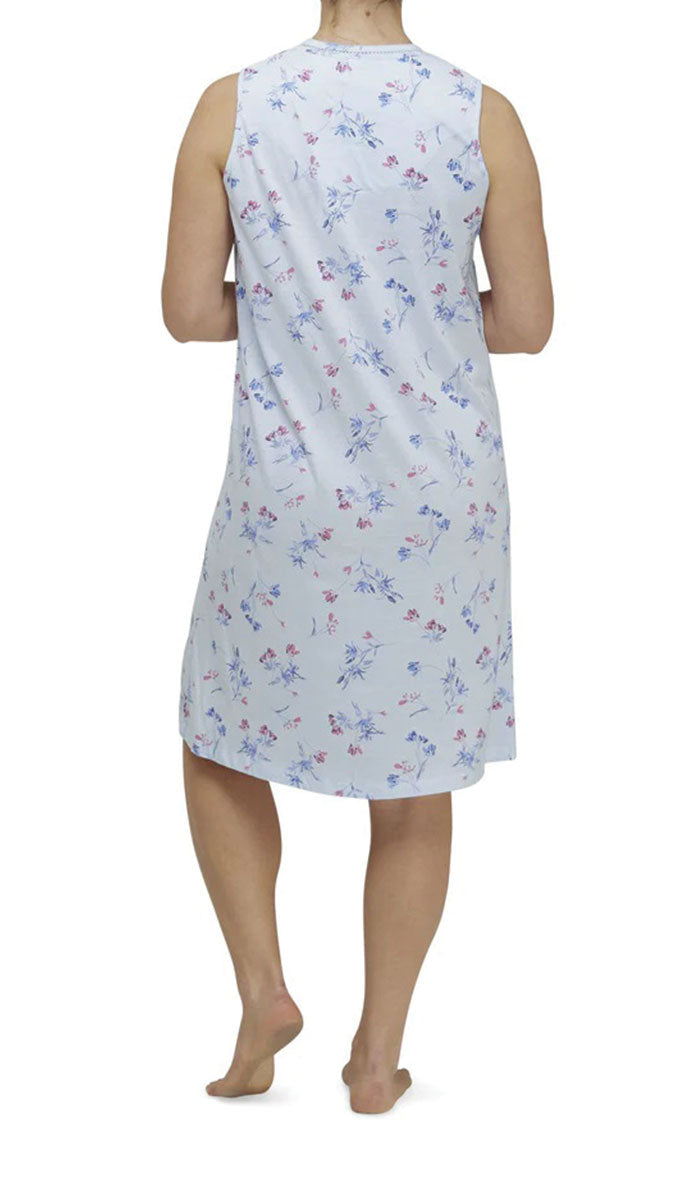 woman wearing schrank summer nightie in blue floral