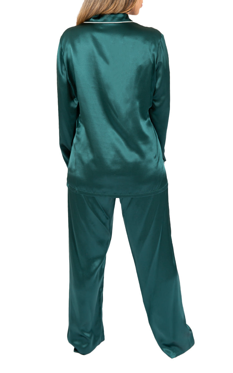 lady wearing Ginia silk pyjama in emerald green with long sleeve