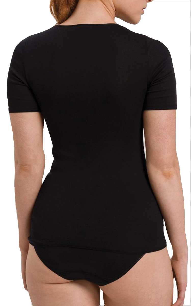 woman wearing hanro cotton tee shirt in black