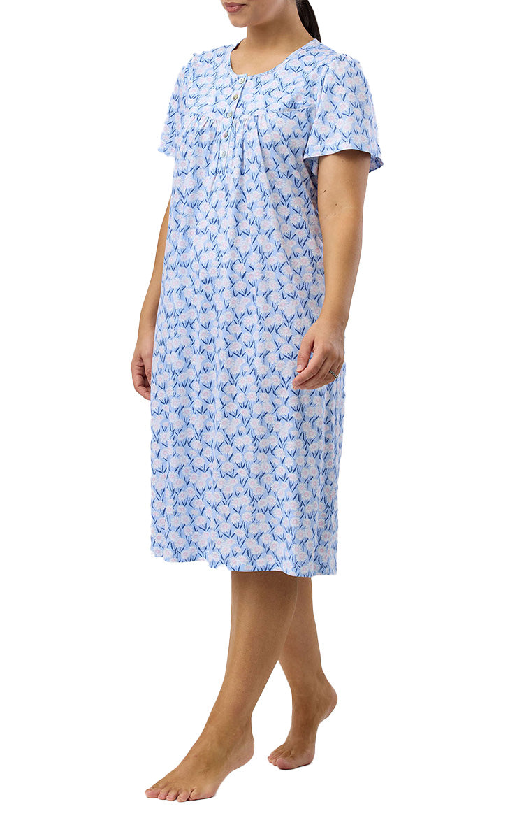 Schrank 100% Cotton Jersey Nightgown with Short Sleeve in Blue Daisies SK318D5