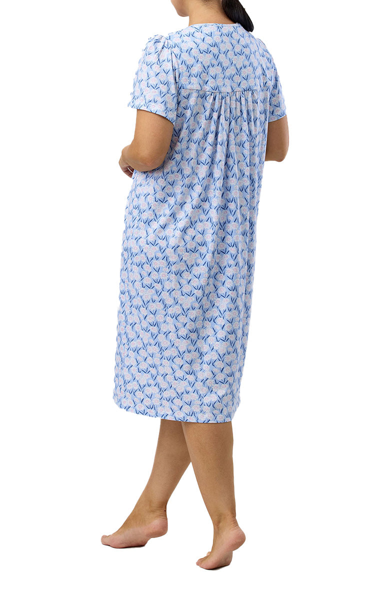 Schrank 100% Cotton Jersey Nightgown with Short Sleeve in Blue Daisies SK318D5