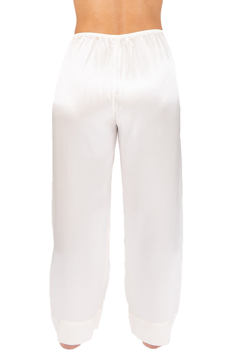 woman wearing Simone Perele Silk pant in ivory 