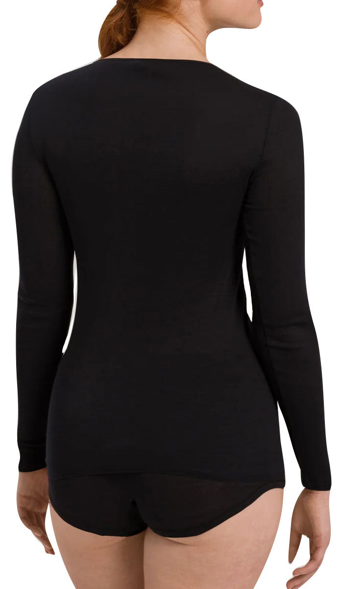 woman wearing Hanro Cotton Long Sleeve shirt in Black